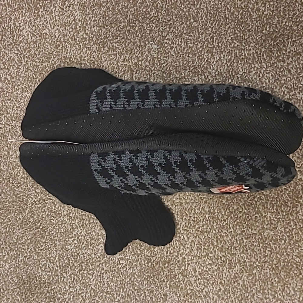 NWT Sherpa Lined Black and Gray Knit Slippers - Picture 3 of 9